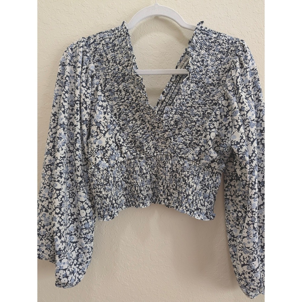 Abercrombie & Fitch Blue Floral Smocked V-Neck Puff Sleeve Crop Top Blouse